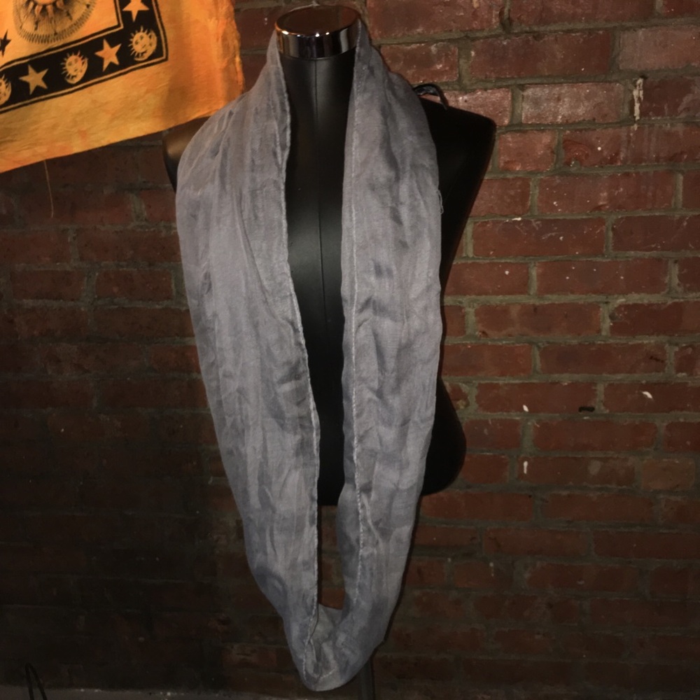 Grey scarf - Picture 2 of 2